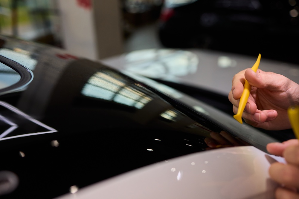 Renowacja lakieru Kraków – jak przywrócić blask staremu lakierowi?