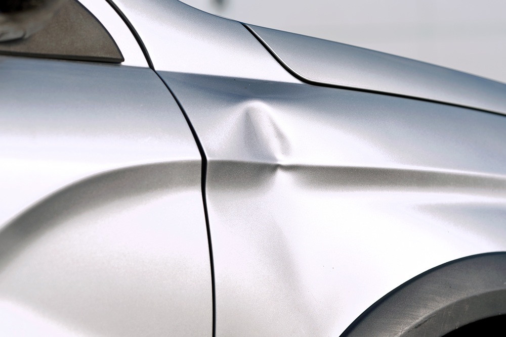 Usuwanie wgnieceń Kraków – bez lakierowania i bez stresu